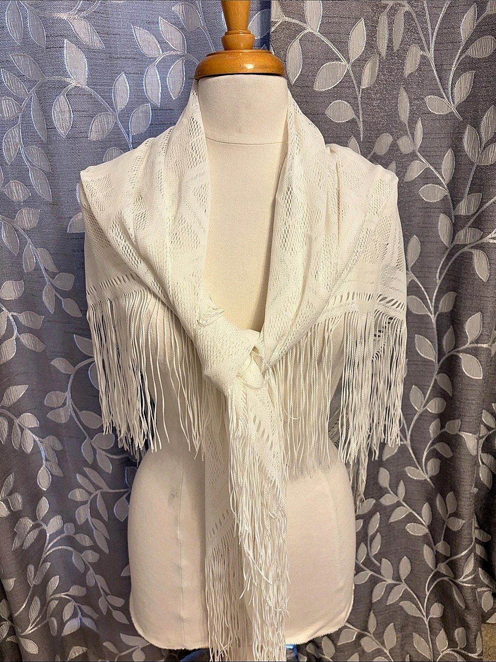 White Geometric Fringe Scarf Like New